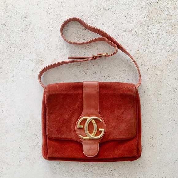 Gucci Handbags - 🌾 VINTAGE GUCCI Shoulder Bag 70’s Red Suede Arli